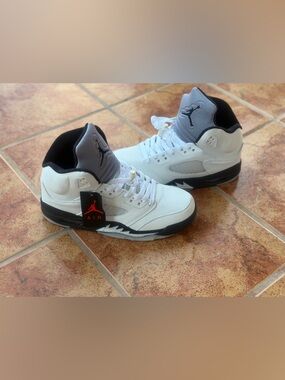 Size 10 Men’s And Women’s 11.5 - Jordan Retro 5Athletic Shoes - White and Black